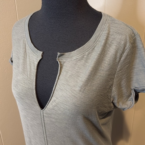 Nation Women’s Small Short Sleeve T Shirt V Neck Slit Cropped Rolled Sleeve - Picture 2 of 6